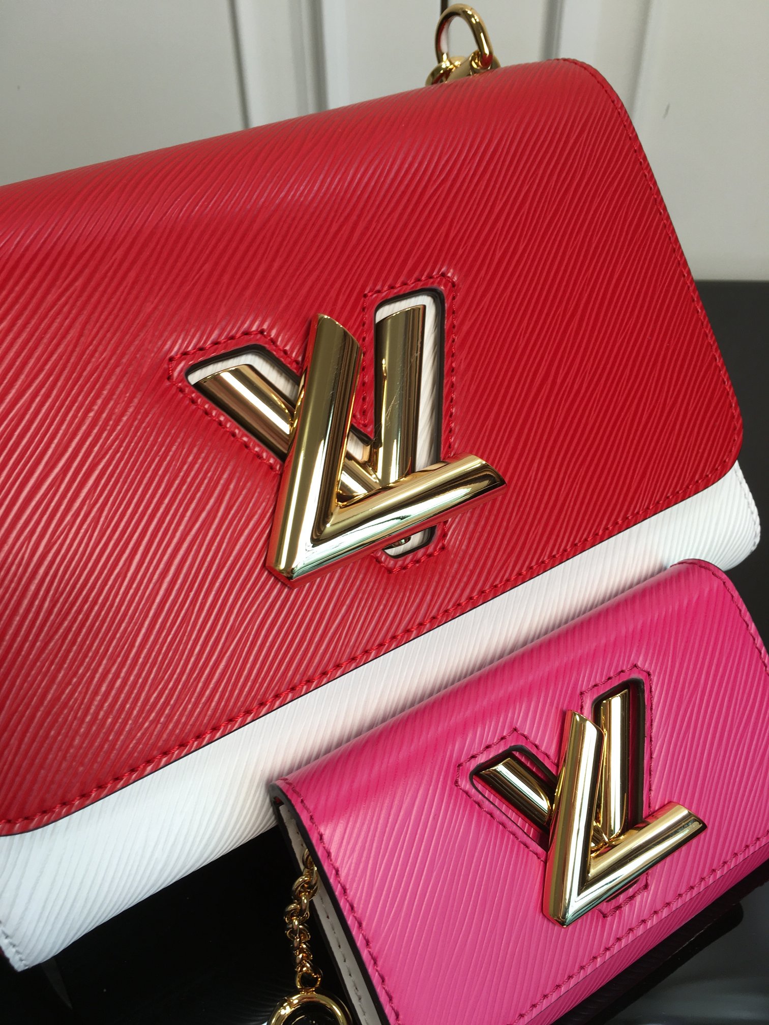 Louis Vuitton TWIST MM AND TWISTY Red/Pink/White M55909 in 2023