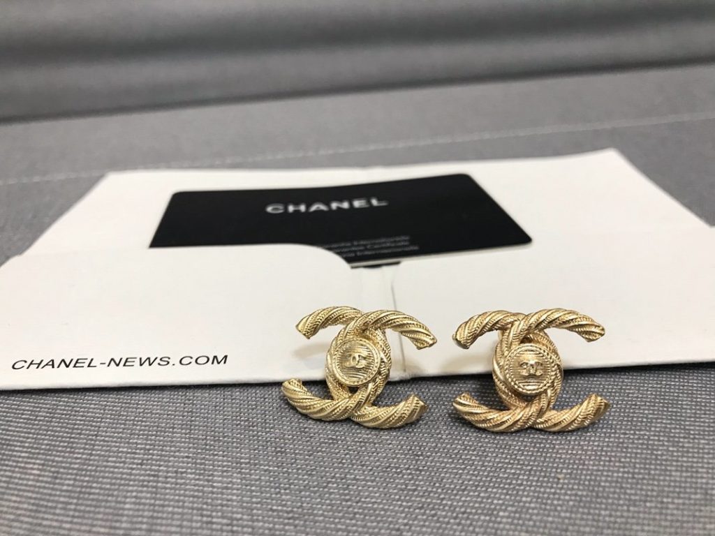 Chanel logo letters cc GOLD earrings (3) (4)