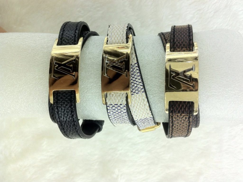 Louis Vuitton Sign it Bracelet with shiny golden buckle