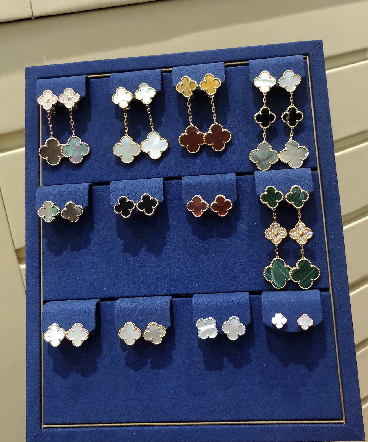 VCA Magic Alhambra earrings, 2 motifs and 3 motifs. diamonds. Onyx