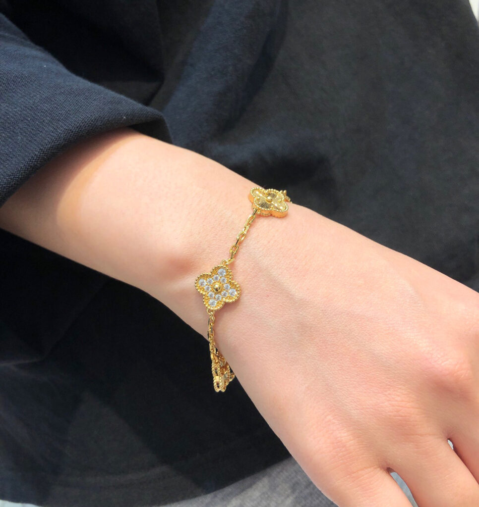 Van Cleef Vintage Alhambra bracelet 5 motifs Yellow gold DIAMONDS