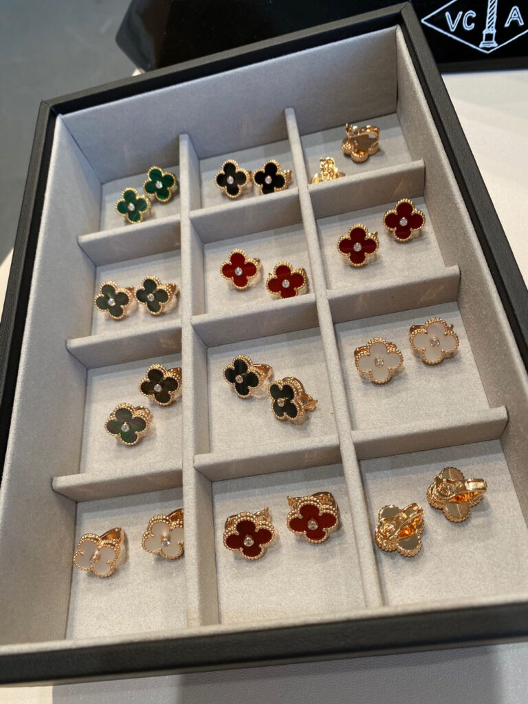 VCA alhambra earrings Onyx, Mother-of-pearl, Malachite, Carnelian ...