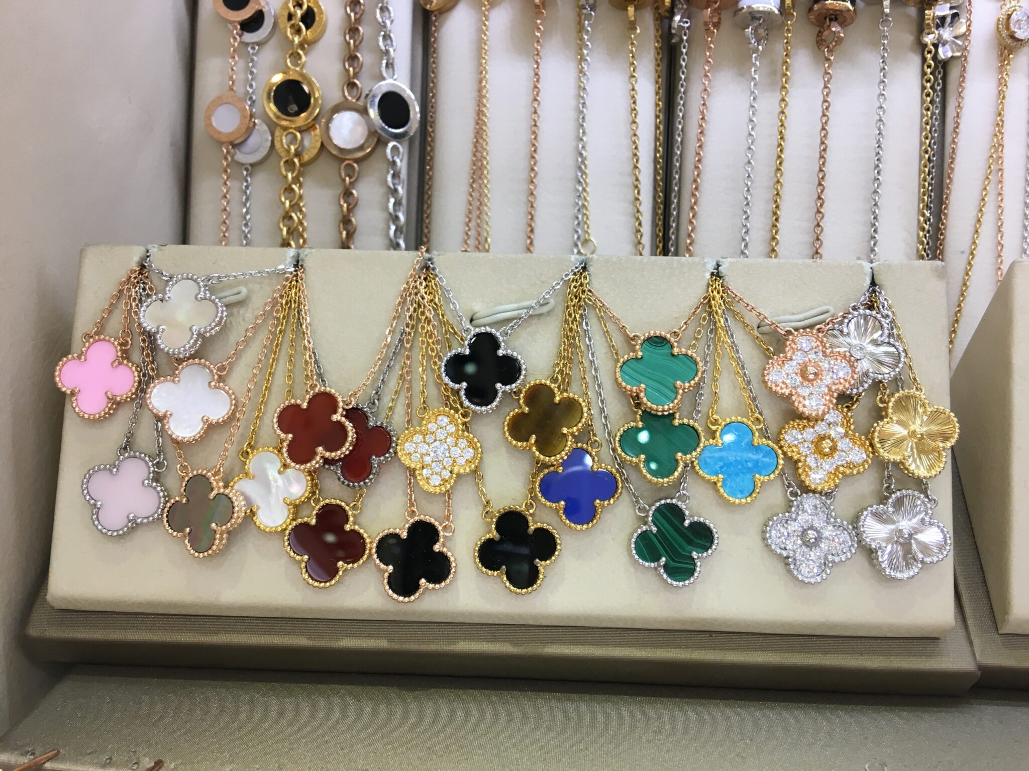 VCA Vintage Alhambra earrings And necklace pendant Van Cleef & Arpels