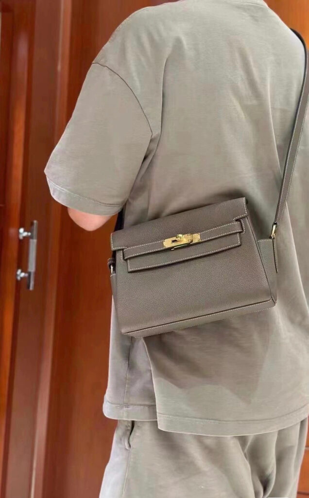 This versatile Hermes kelly messenger bag first caught our attention during its debut at the Hermès Men’s Fall/Winter 2023 fashion show